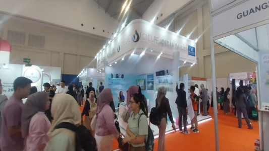 الأردن يحصل على جائزة افضل جناح في معرض لمستحضرات التجميل في أندونيسيا